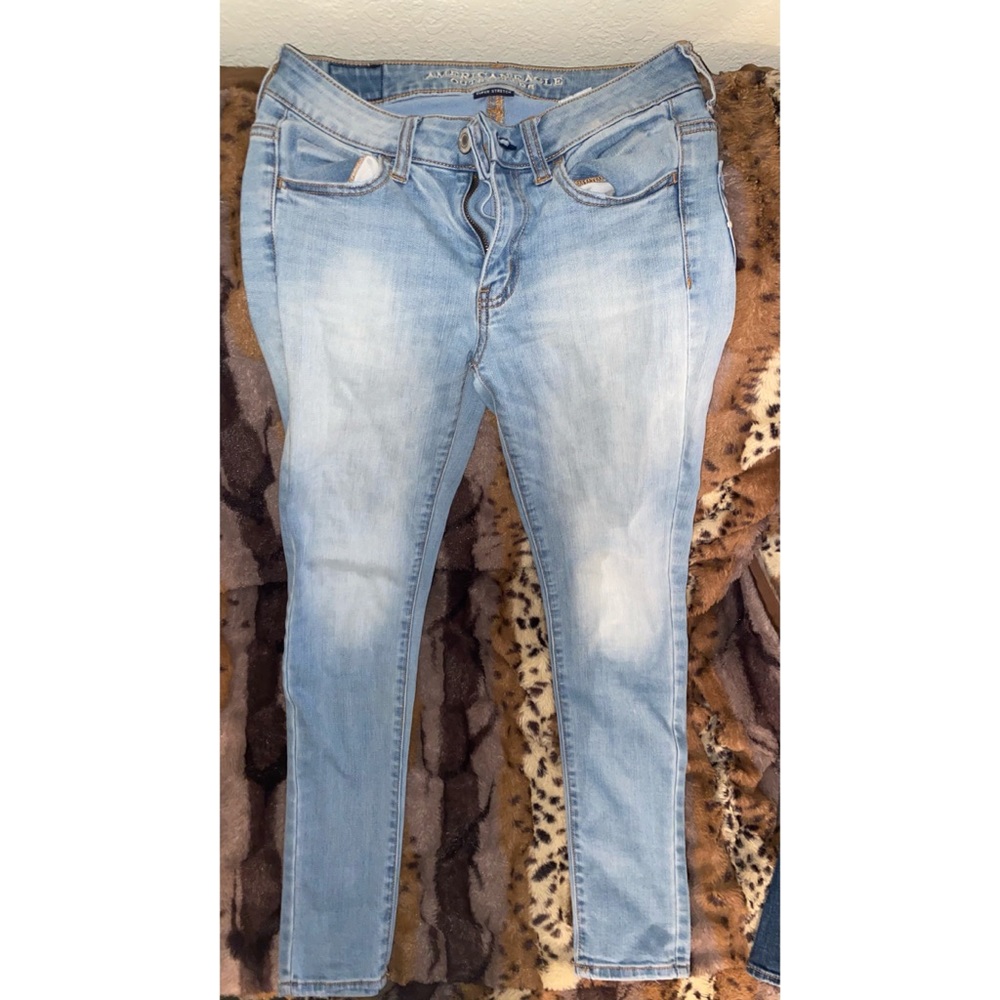 light-washed jeggings.